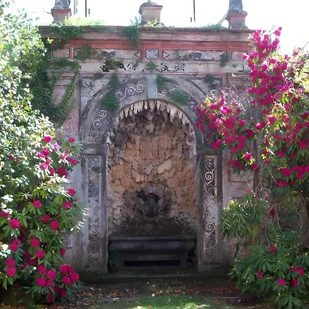 Villa Con Parco E Piscina-camaiore *
